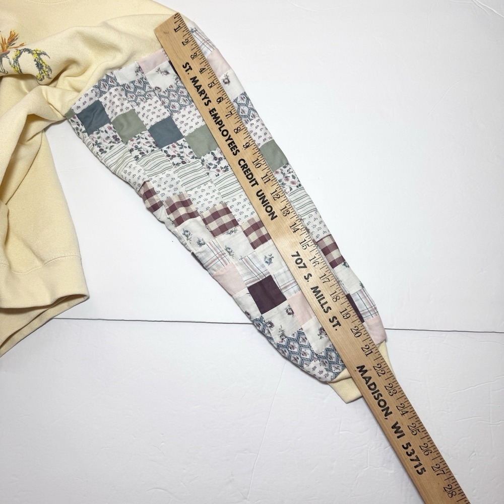 Women’s Upcycled Crewneck Sweatshirt Quilted Patchwork S Vtg Cottage Granny Twee - Picture 11 of 11